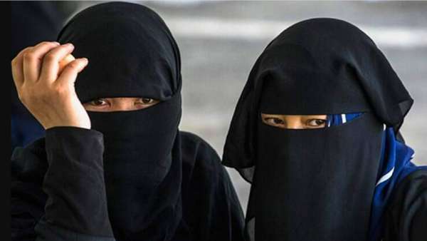 நாடு முழுக்க பரபரப்பை ஏற்படுத்திய ஹிஜாப் வழக்கு.. சர்ச்சை முதல் தீர்ப்பு வரை.. நடந்தது என்ன? 