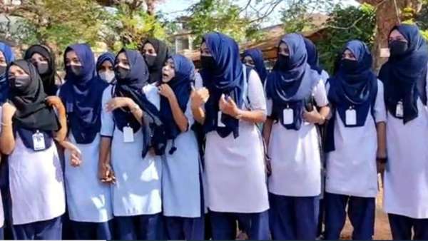 ஹிஜாப் அணிய அனுமதி கேட்ட மைனர் சிறுமிகள் விவரங்களை ட்விட்டரில் வெளியிட்ட பாஜக.. எதிர்ப்பால் டெலிட்!