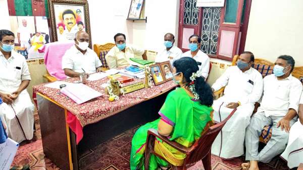 திடீர் திருப்பம்! அமைச்சரின் மனைவி வார்டு கவுன்சிலர் பதவிக்கு போட்டி! உள்ளாட்சித் தேர்தல் சுவாரஸ்யம்! 