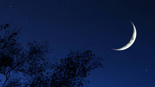  குடும்ப ஒற்றுமை தரும் சந்திர தரிசனம்: மூன்றாம் பிறையை இன்று தரிசித்தால் மன குழப்பம் நீங்கும் 