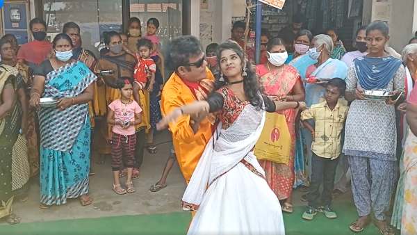  எம்ஜிஆர் கெட்டப்பில் டூயட்.. தாரை தப்பட்டைகள் முழங்க ஊர்வலம்... களைகட்டிய தேர்தல் பிரச்சாரம்..! 