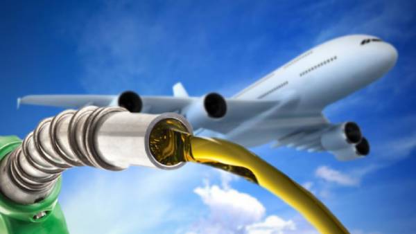 வரலாறு காணாத அளவு உயர்ந்த விமான எரிபொருள் விலை.. விமான பயண கட்டணங்கள் உயருகிறது 