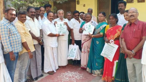 தேர்தலுக்கு பின் பண விநியோகம்? சர்ச்சையில் சிக்கிய அதிமுக பெண் கவுன்சிலர்..துணிப்பை நினைவுப் பரிசாம்