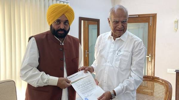 பஞ்சாப் ஆளுநரை சந்தித்த பகவந்த்மான்.. - ஆட்சி அமைக்க உரிமை கோரிய ஆம் ஆத்மி! 