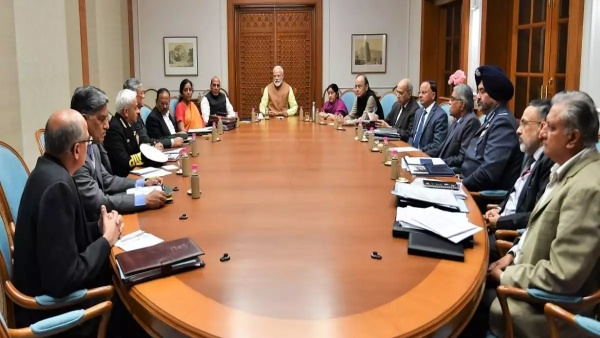 உக்ரைன் போருக்கு இடையே.. அவசர மீட்டிங் போட்ட மோடி.. உயர்மட்ட குழுவோடு பரபரப்பு ஆலோசனை 