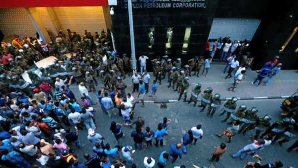  ஒட்டுமொத்தமாக ஸ்தம்பித்த இலங்கை.. தக்க நேரத்தில் இந்தியா அனுப்பிய உதவி! பொதுமக்கள் சற்றே நிம்மதி