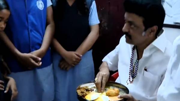 காரமாக தான் சாப்பிடுவீங்களா? ஆமாங்கய்யா! அப்பத்தான் நோய் வராது! முதல்வரிடம் கூறிய நரிக்குறவர் பெண்! 