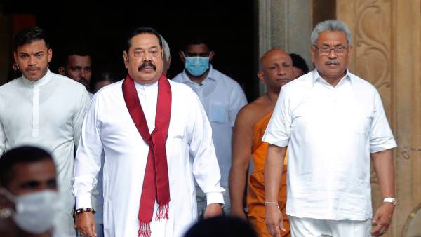 கழுத்தை பிடிச்சு வெளியே தள்ளினாலும் பிரதமர் பதவியை விட்டு போக மாட்டேன்...மகிந்த ராஜபக்சே அடம்!