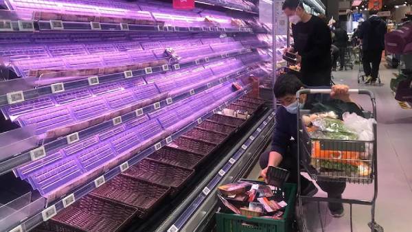  குடிக்க தண்ணீர் கூட இல்லை! அரசு கட்டுப்பாடுகளால் மிரண்டு நிற்கும் பொதுமக்கள்.. பேய் நகரமான ஷாங்காய்