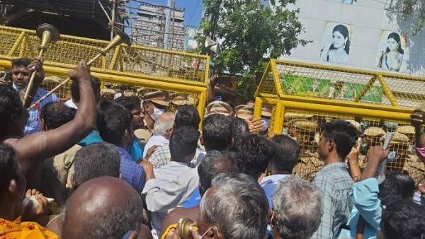 தீட்சிதர்கள் கூச்சல்