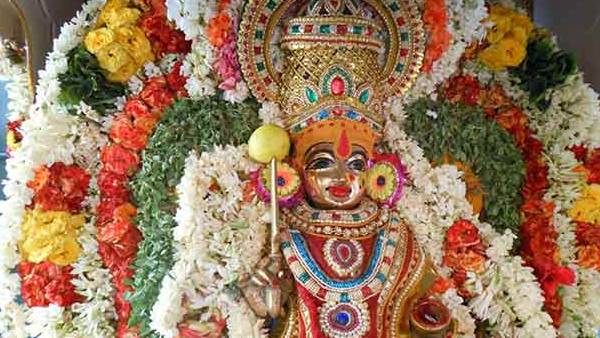 சாரல் மழையில் பால்குட ஊர்வலம்