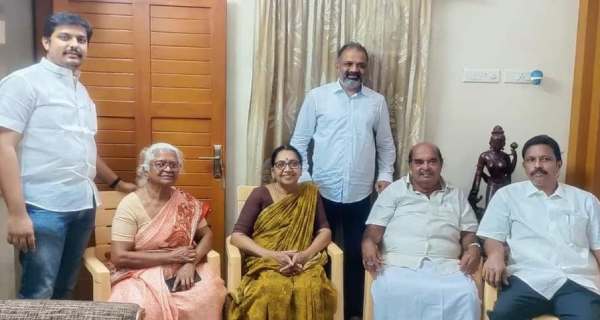 Pearivalan meets DMK senior leader subbulakshmi jagadeesan Pearivalan meets DMK senior leader subbulakshmi jagadeesan