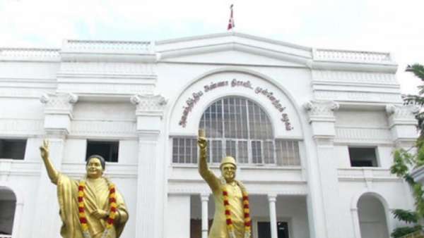 தொண்டர்களிடையே பரபரப்பு