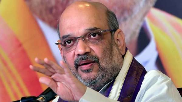 கட்சி அப்படியே இருக்கிறது