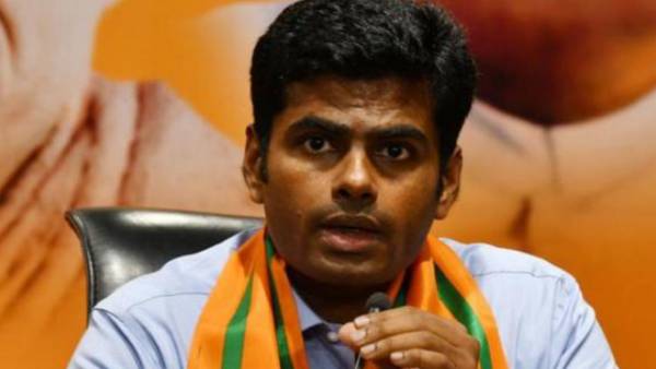 யாரை சொல்கிறார்?