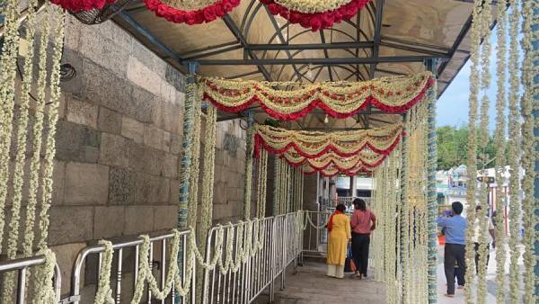 முதலமைச்சர் வெளியிட்ட அறிவிப்பு பலகை