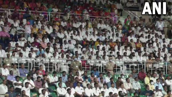 சமமாக ஏற்க வேண்டும்