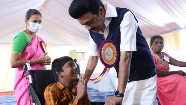 தவறி விழுந்த கலெக்டர்