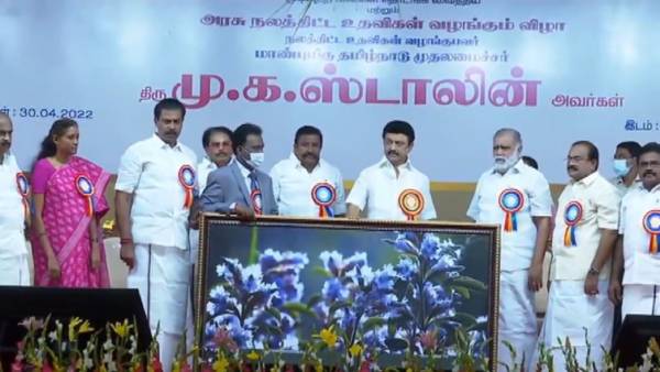 மலரே குறிஞ்சி மலரே! முதலமைச்சருக்கு திண்டுக்கல் கலெக்டர் அளித்த ஓவியம்! ருசிகர பின்னணி! 