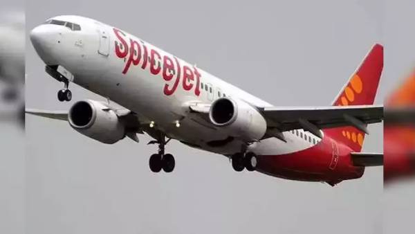 Spicejet flight in West Bengal strucked in mid air storm where many passengers got injured Spicejet flight in West Bengal strucked in mid air storm where many passengers got injured