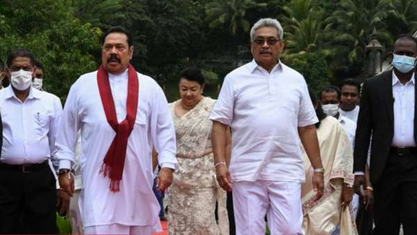 காலம் செய்த கோலம்! நாட்டை விட்டு ஓடும் முன்பு தமிழர்களிடம் உயிர்பிச்சை கேட்கும் ராஜபக்சே குடும்பம் 