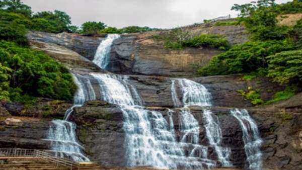 எத்தனை எத்தனை அருவிகள்