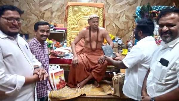 Madurai Adheenam reads the Thiru Quran Madurai Adheenam reads the Thiru Quran