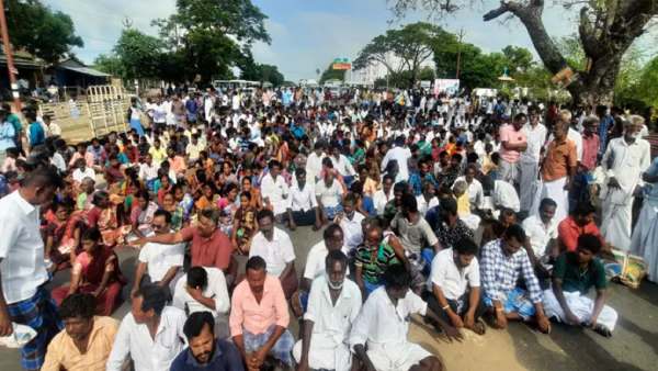 கிராம மக்கள் போராட்டம்