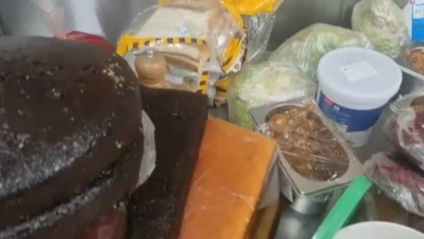155 Kilo of old food items in Trichy bakery - Officers sealed 2 places and took action 155 Kilo of old food items in Trichy bakery - Officers sealed 2 places and took action