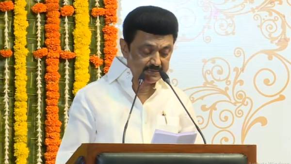 போலீஸ் ஸ்டேஷனில்