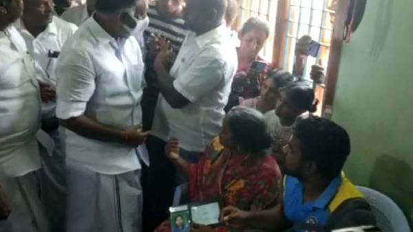ஓ.பன்னீர் செல்வம் நிதியுதவி