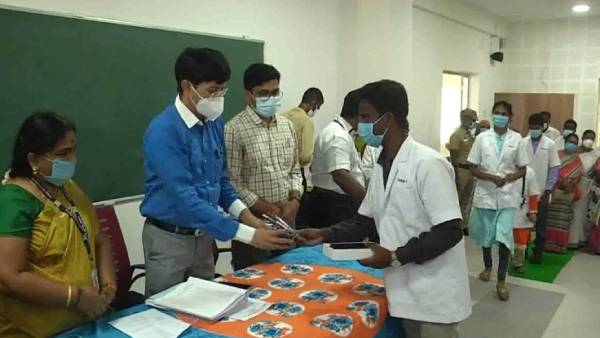 மாணவர்களிடம் பேச்சு