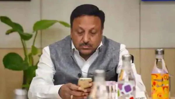 2 தொகுதிகளில் போட்டியிடக் கூடாது.. இல்லையெனில்.. முக்கிய தலைவர்களுக்கு செக் வைக்கும் தேர்தல் ஆணையம்!