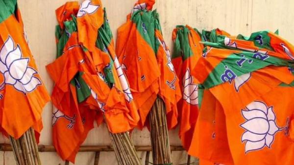 அரசியலில் ஈடுபடக்கூடாது