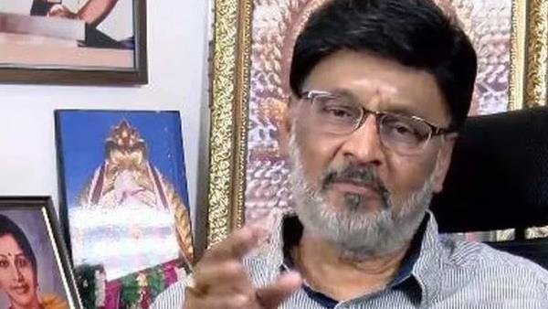 2 பேரும் சண்டை போட்டுக்காதீங்க.. முடிஞ்சா சசிகலாவையும் ஆட்டத்துல சேர்த்திகோங்க.. பாக்யராஜ் அட்வைஸ் 