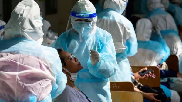 கொஞ்சம் ரெஸ்ட் எடுப்போம்.. இன்று சற்றே குறைந்த கொரோனா பாதிப்பு! குழப்பம் தரும் பாதிப்பு எண்ணிக்கை..! 