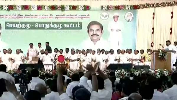 பொதுக்குழு தொடங்கியது முதலே குழப்பம்