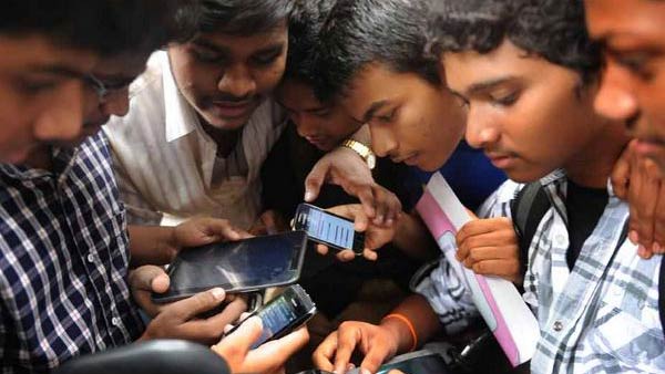 முதல் இடம் கடைசி இடம்