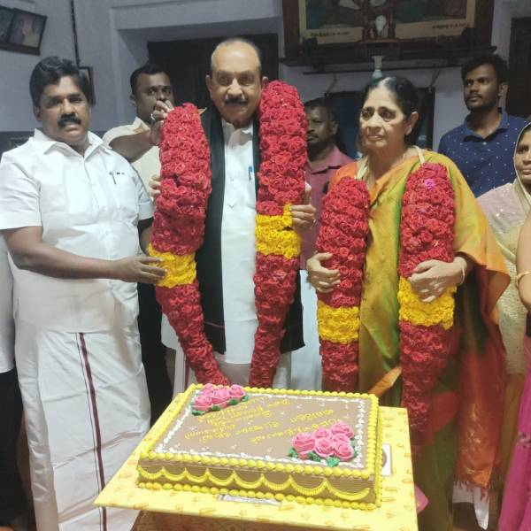ரோஜாப்பூ மாலை