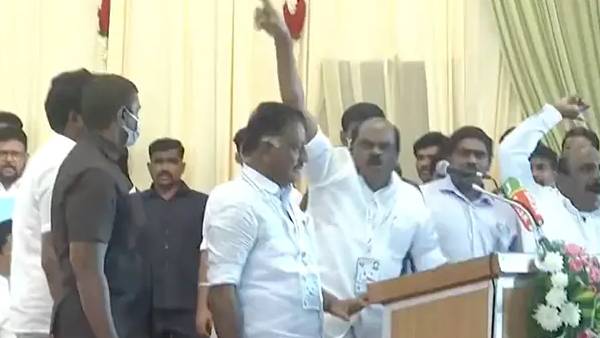 ஓ பன்னீர்செல்வத்துக்கு அவமரியாதை