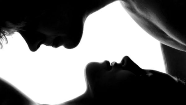 “வயாகரா” மாத்திரையை சாப்பிட்டு ஆசை ஆசையாய் .. “இனி வாழ்நாள் முழுவதும்..” இப்ப மானமே போச்சே!