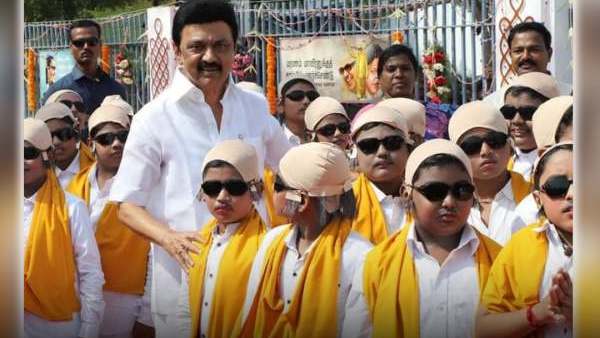 முதல்வர் ஸ்டாலினுக்கு காத்திருந்த இன்ப அதிர்ச்சி.. நேரா அங்க போய்.. குட்டி ‘கலைஞர்’களுடன் போஸ்!