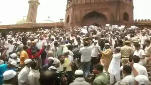 டெல்லியில் வெடித்த போராட்டம்