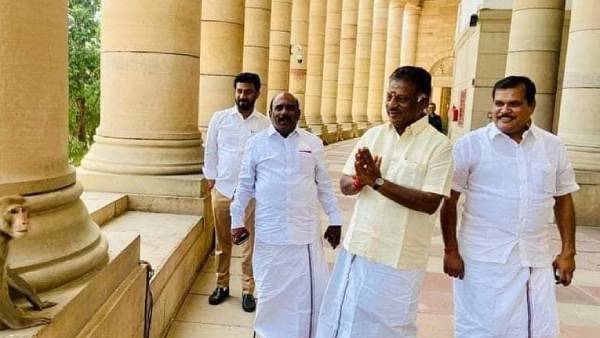 நாடாளுமன்றத்தில்