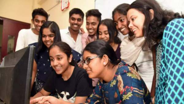 +2 வகுப்பு, 10ம் வகுப்பு தேர்வு ரிசல்ட்.. மீண்டும் கலக்கிய மாணவிகள்.. இந்த முறையும் இவங்கதான் டாப்! 