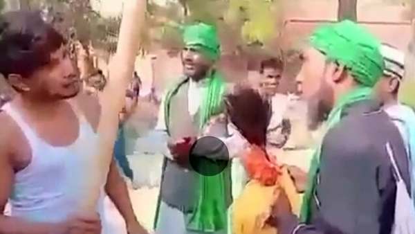 முஸ்லீம் ஃபக்கீர்களை சாலையில் நிற்க வைத்து.. ச்சீ.. என்ன கொடூரம் இது.. உ.பியில் நடந்த பரபர சம்பவம்