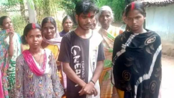  “காத்து வாக்குல ரெண்டு..” கண்ணா ஒரே மேடையில் ரெண்டு லட்டு தின்ன ஆசையா..! குமுறும் நெட்டிசன்கள்