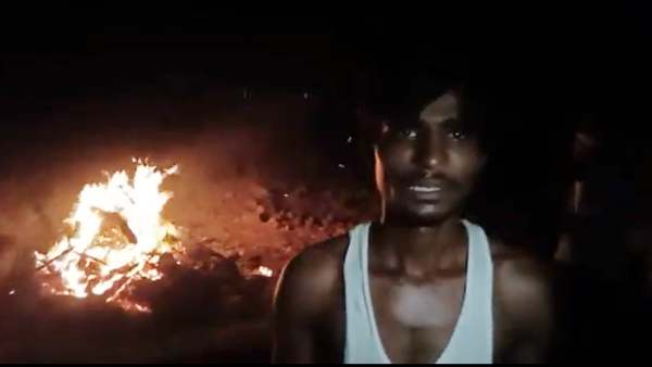 உடலை எரித்த போலீசார்