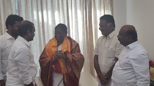 வேட்புமனு தாக்கல் நிகழ்வில் ஓபிஎஸ்