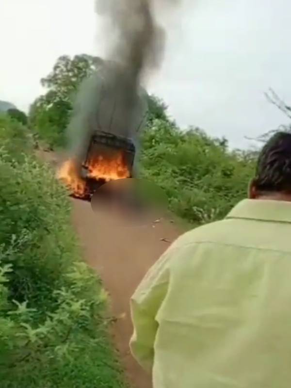 ஆட்டோ மீது விழுந்த மின்கம்பி